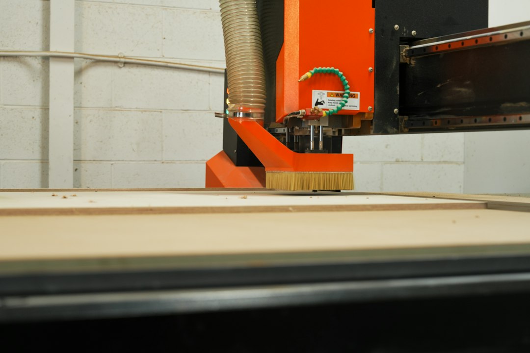 CNC-machine die hout bewerkt