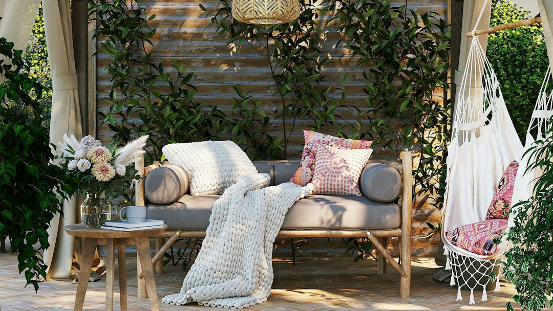 Loungeset voor buiten met kussens en tafel